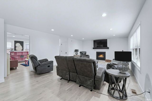 17269 Sonic Court, Huntertown, IN 46748