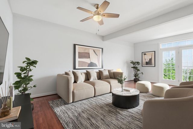 24958 ASHGARTEN DR, Chantilly, VA 20152