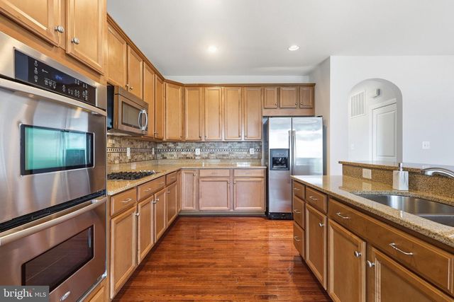 24958 ASHGARTEN DR, Chantilly, VA 20152