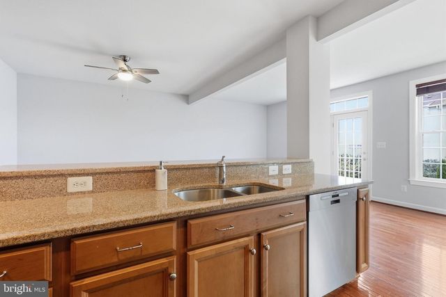 24958 ASHGARTEN DR, Chantilly, VA 20152