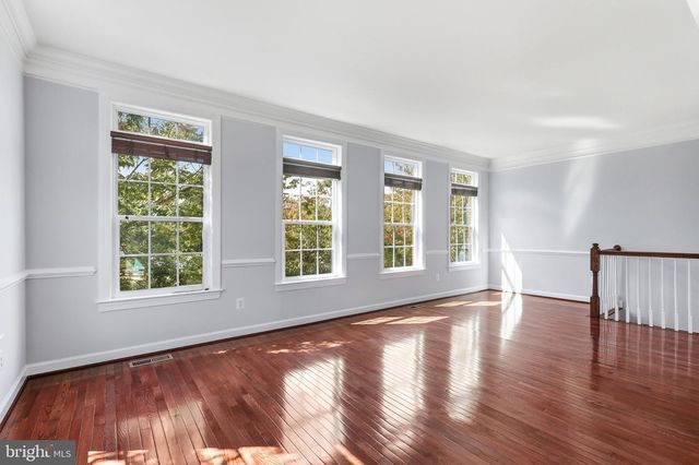 24958 ASHGARTEN DR, Chantilly, VA 20152