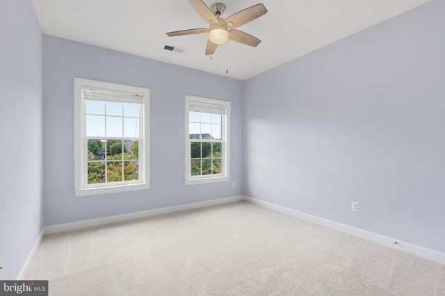 24958 ASHGARTEN DR, Chantilly, VA 20152