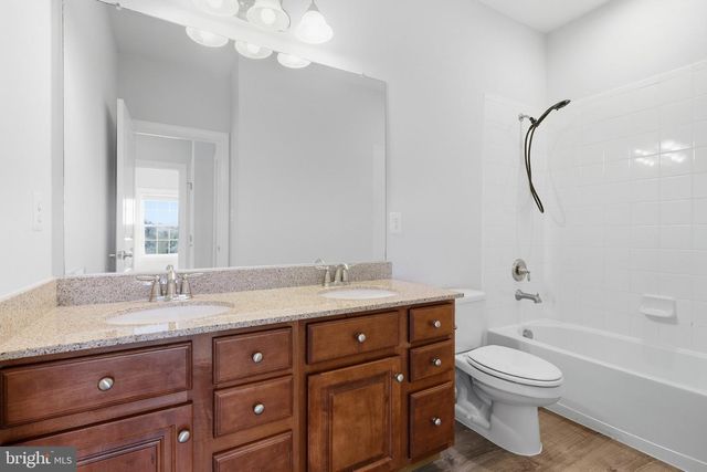 24958 ASHGARTEN DR, Chantilly, VA 20152