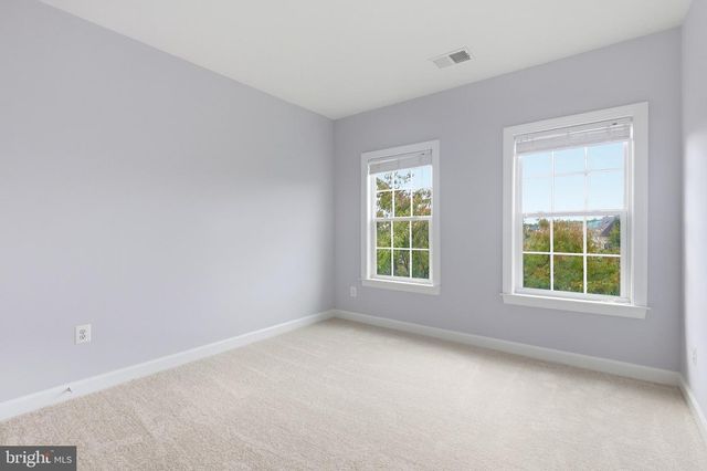 24958 ASHGARTEN DR, Chantilly, VA 20152