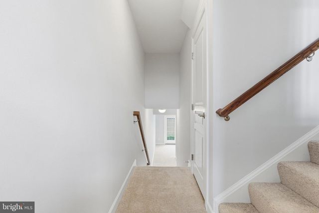 24958 ASHGARTEN DR, Chantilly, VA 20152