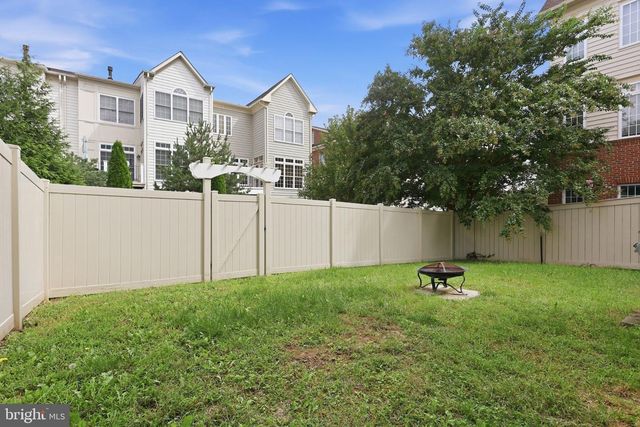 24958 ASHGARTEN DR, Chantilly, VA 20152
