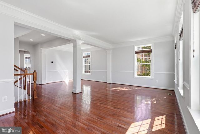 24958 ASHGARTEN DR, Chantilly, VA 20152