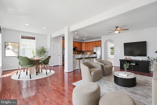 24958 ASHGARTEN DR, Chantilly, VA 20152