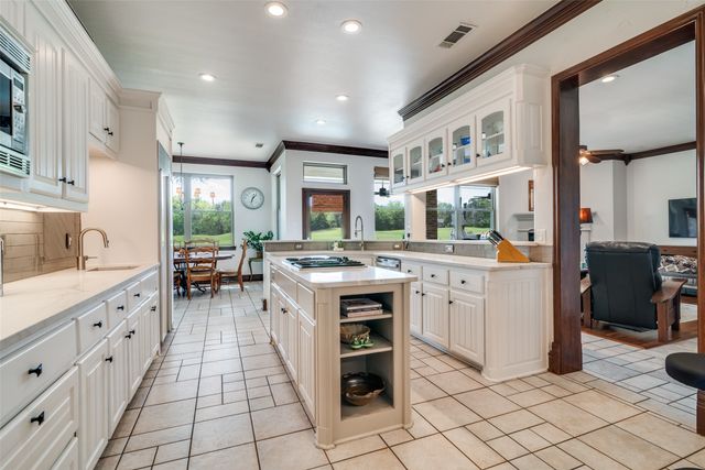 2332 Fairway Circle, Heath, TX 75032