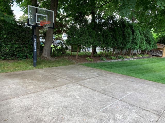 10 Dellwood Road, White Plains, NY 10605