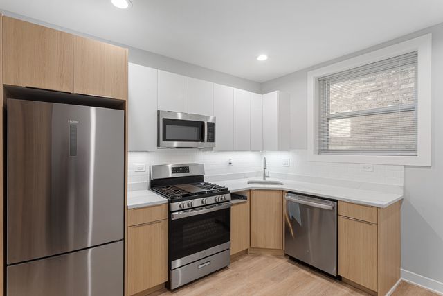 7381 N Damen Avenue 3E, Chicago, IL 60645
