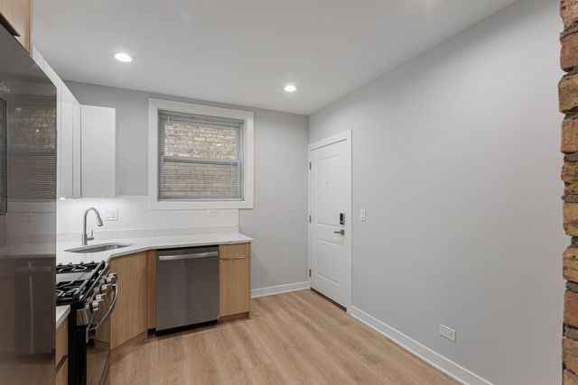7381 N Damen Avenue 3E, Chicago, IL 60645