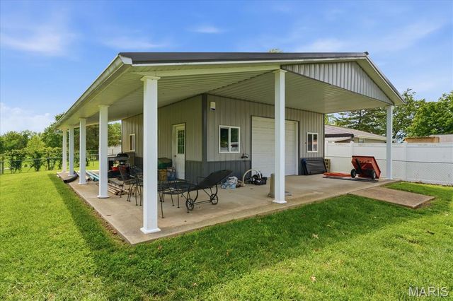 907 Bethel Mine Road, Caseyville, IL 62232