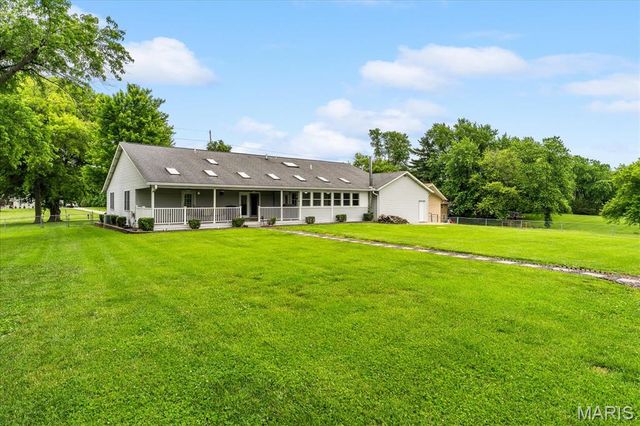 907 Bethel Mine Road, Caseyville, IL 62232
