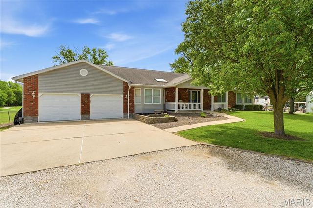 907 Bethel Mine Road, Caseyville, IL 62232