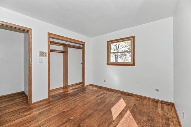 2000 S Woodlawn DRIVE, New Berlin, WI 53146