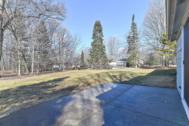 2000 S Woodlawn DRIVE, New Berlin, WI 53146