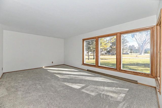 2000 S Woodlawn DRIVE, New Berlin, WI 53146