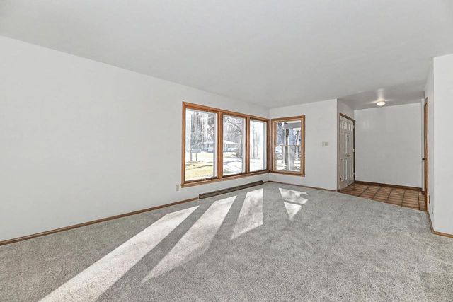 2000 S Woodlawn DRIVE, New Berlin, WI 53146