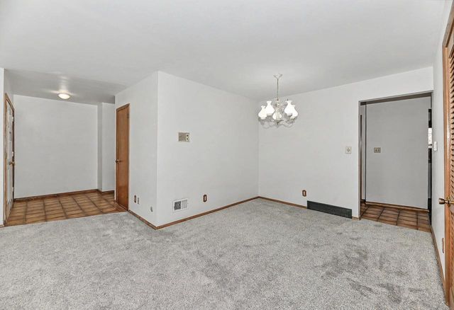 2000 S Woodlawn DRIVE, New Berlin, WI 53146