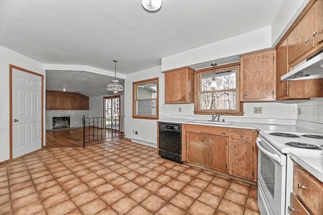 2000 S Woodlawn DRIVE, New Berlin, WI 53146