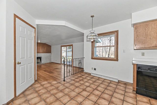 2000 S Woodlawn DRIVE, New Berlin, WI 53146