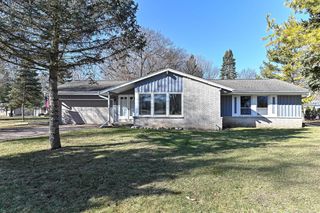 2000 S Woodlawn DRIVE, New Berlin, WI 53146