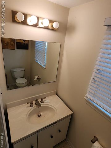 6965 N Adams Road, Bloomfield Hills, MI 48304