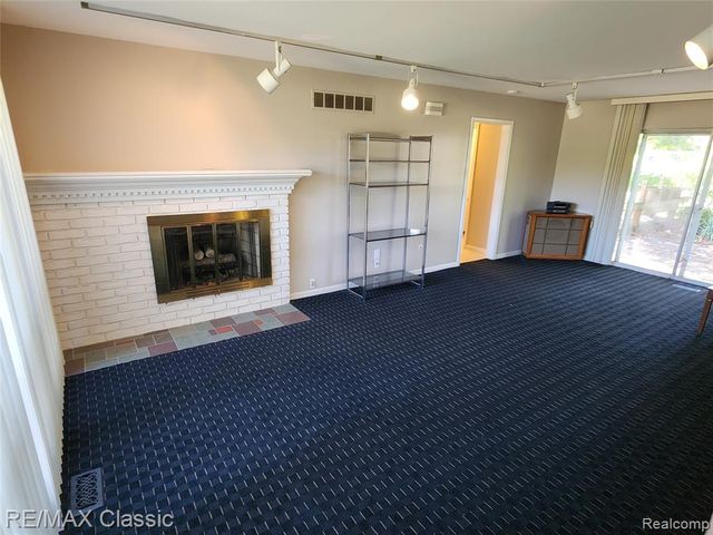 6965 N Adams Road, Bloomfield Hills, MI 48304