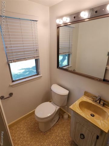 6965 N Adams Road, Bloomfield Hills, MI 48304