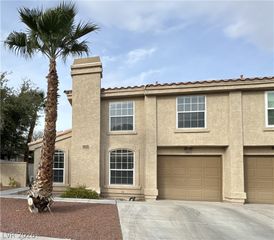 2822 DAWN CROSSING Drive, Henderson, NV 89074