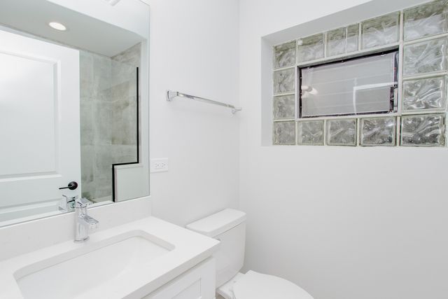 5509 N Central Avenue, Chicago, IL 60630