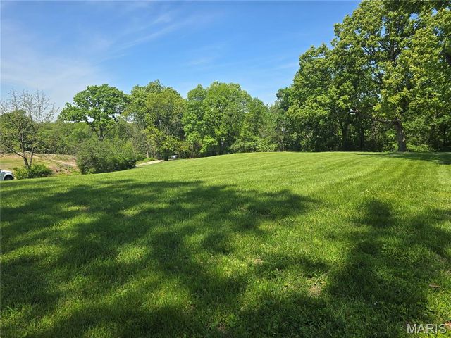 64 Crescent Avenue, Twin Oaks, MO 63088