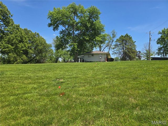 64 Crescent Avenue, Twin Oaks, MO 63088
