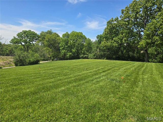 64 Crescent Avenue, Twin Oaks, MO 63088