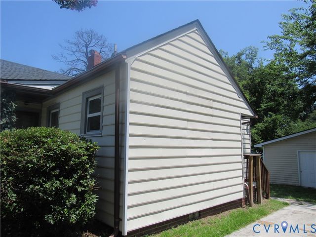 903 Floral Ave, Colonial Heights, VA 23834