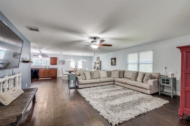 337 Cotton Drive, Mansfield, TX 76063