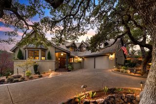1105 White Oak Dr, Santa Rosa, CA 95409