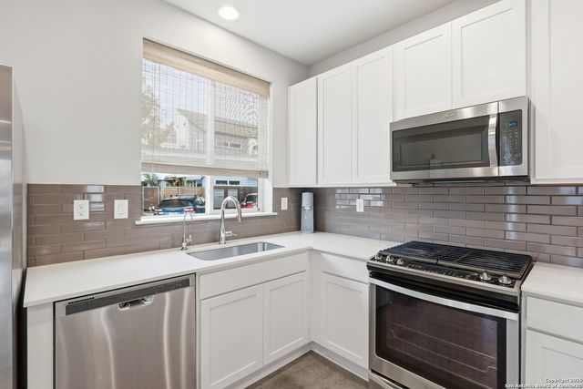 330 Clay St Unit 27, San Antonio, TX 78204