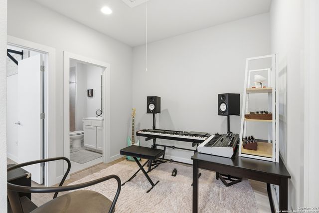 330 Clay St Unit 27, San Antonio, TX 78204