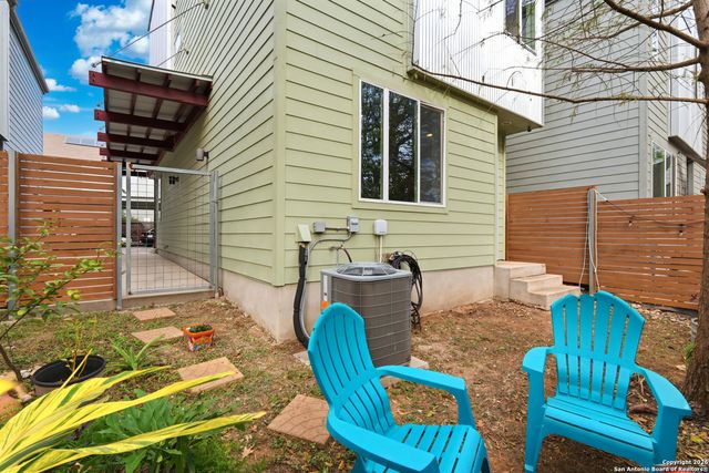 330 Clay St Unit 27, San Antonio, TX 78204