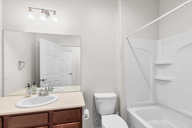 1491 Arbor Brook Dr, Manteca, CA 95336