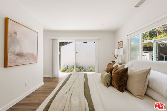 8421 Airlane Avenue, Los Angeles, CA 90045