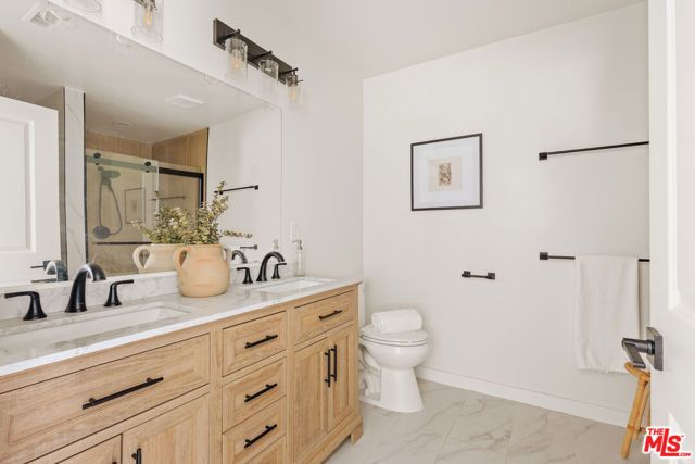8421 Airlane Avenue, Los Angeles, CA 90045