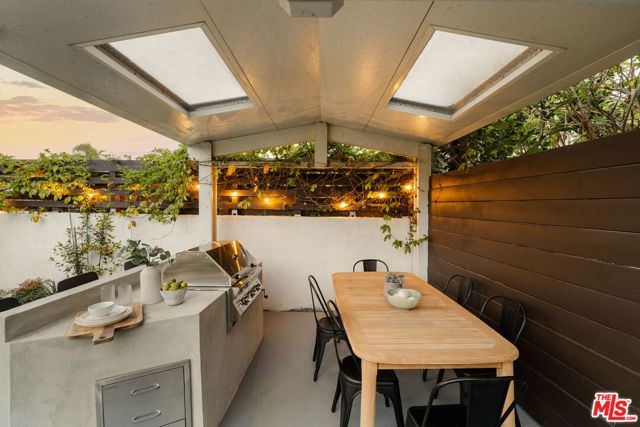 8421 Airlane Avenue, Los Angeles, CA 90045