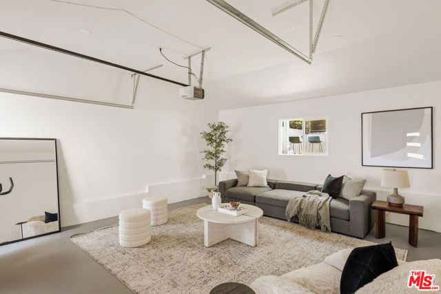 8421 Airlane Avenue, Los Angeles, CA 90045