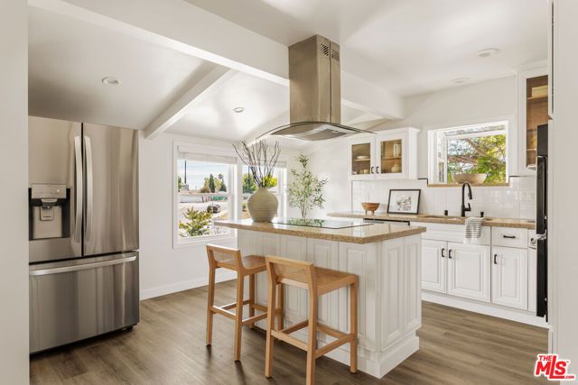 8421 Airlane Avenue, Los Angeles, CA 90045