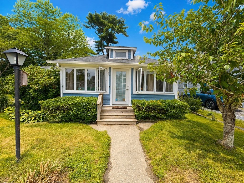 11 Beechwood Place, Wareham, MA 02532