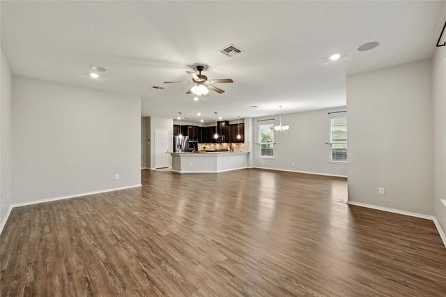 1724 Stinnett DR, Leander, TX 78641