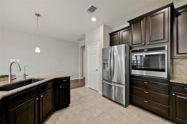 1724 Stinnett DR, Leander, TX 78641